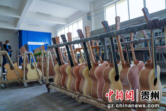 贵州黔西吉他 弹 出富民路